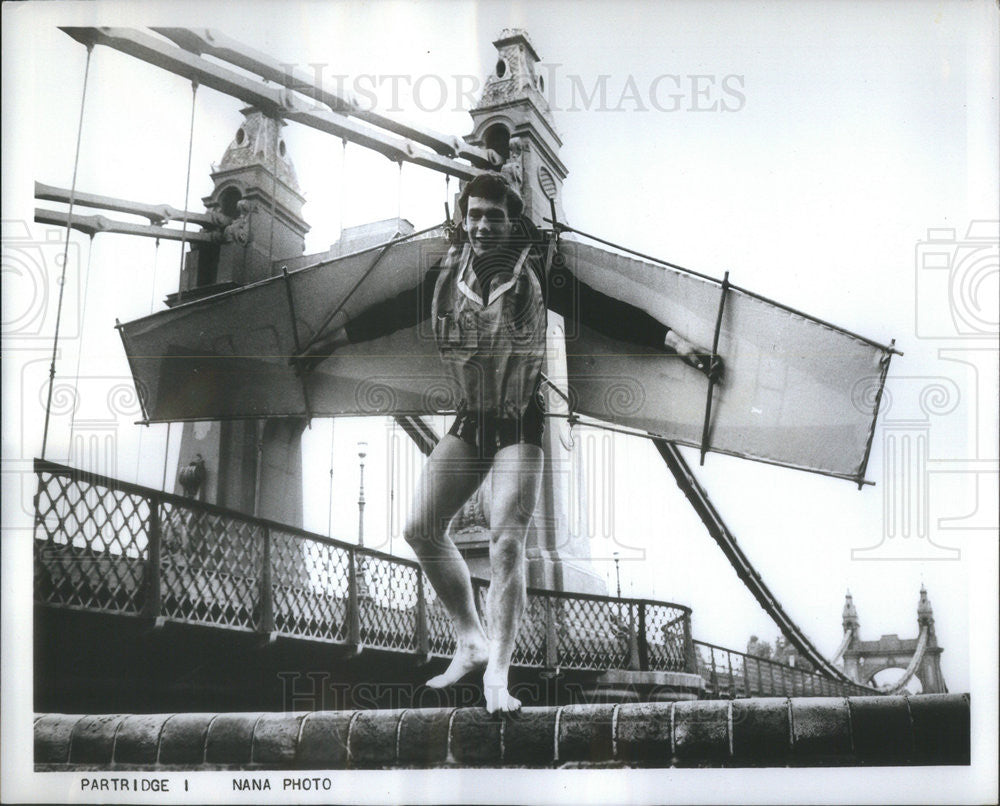 1963 Press Photo Donald Partridge  created a pair of wings inspire by da Vinci - Historic Images