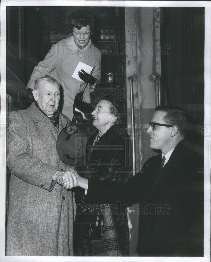 1965 Press Photo Dr and Mrs EV McCollum and MF Brink at Grand Central Station - Historic Images