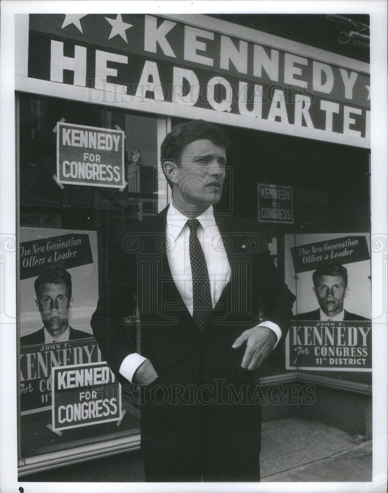 1977 Press Photo Paul Rudd as John F. Kennedy &quot;Jonny, We hardly Knew Ye&quot; - Historic Images