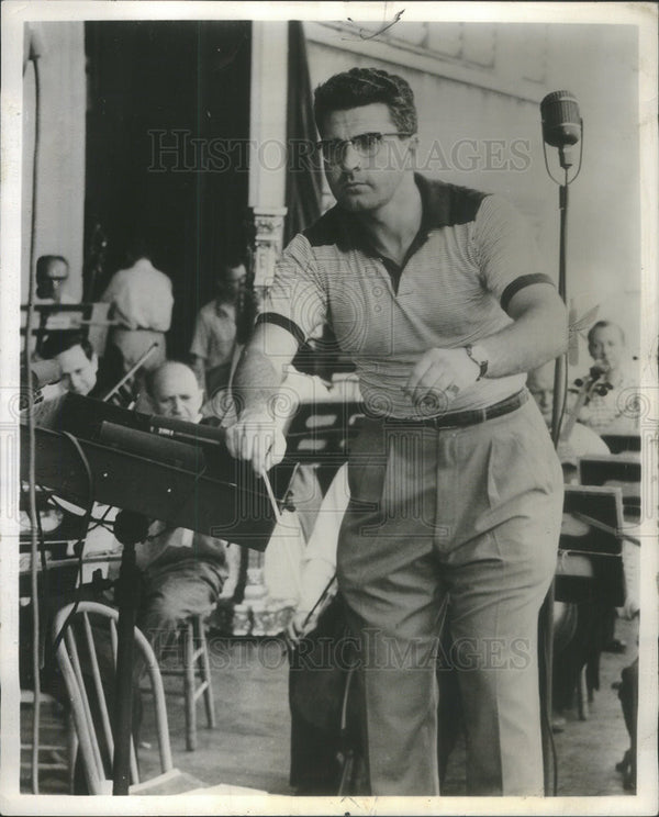 1960 Press Photo Julius Rudel, Artistic Director of the New York City ...