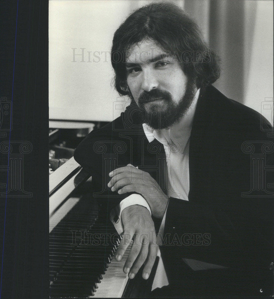 1977 Press Photo Radu Lupu Romanian Concert Pianist Musician - Historic Images