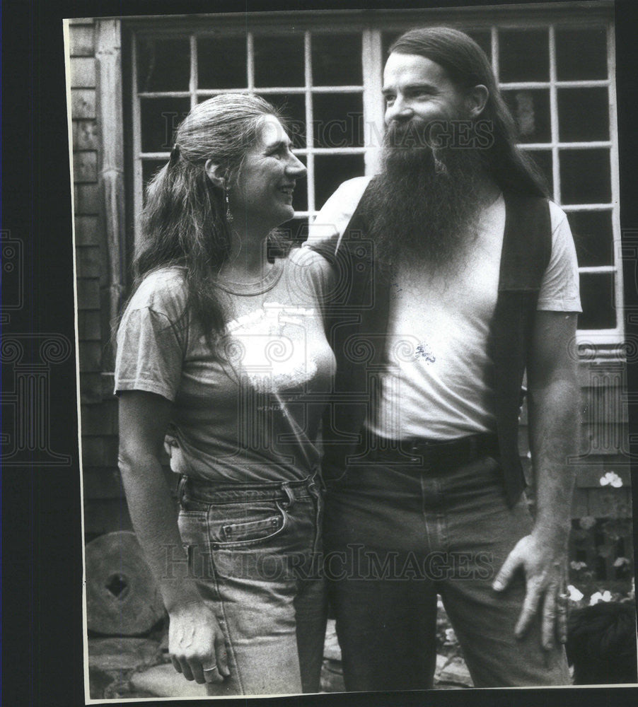 1984 Press Photo Connie Yarosis &amp; Jim Lundy &quot;relics of the 60&#39;s&quot; - Historic Images