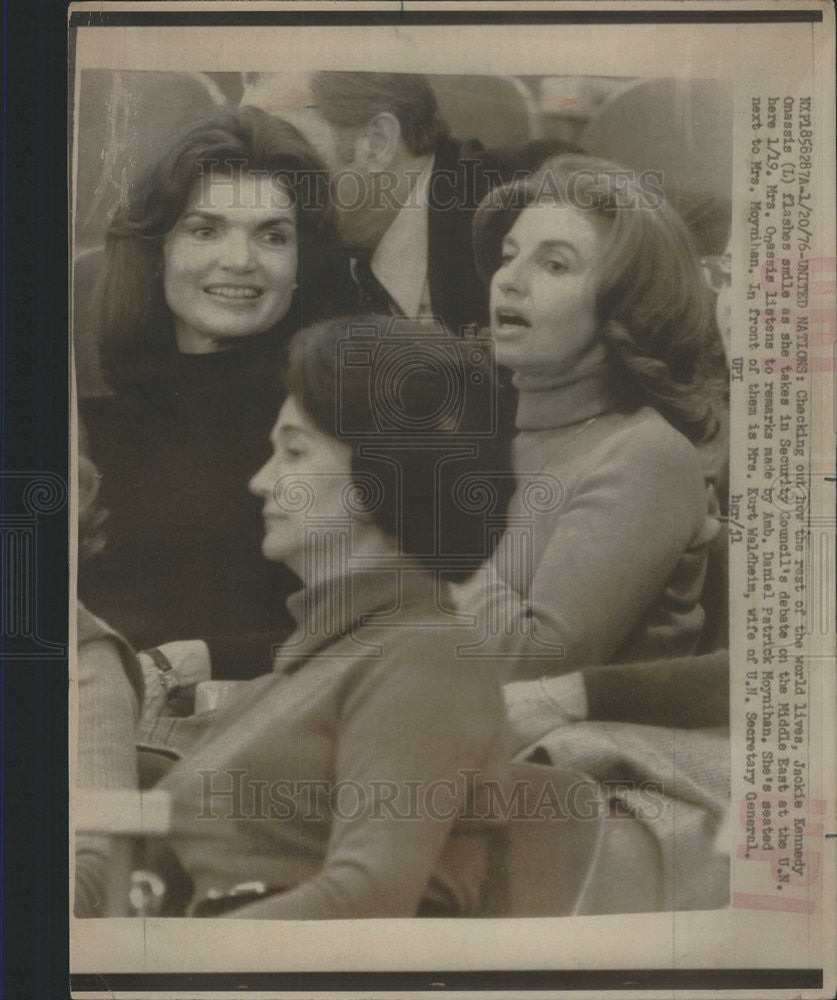 1976 Press Photo Mrs. Jackie Kennedy Onassis, Mrs. Daniel Moynihan at UN Meeting - Historic Images