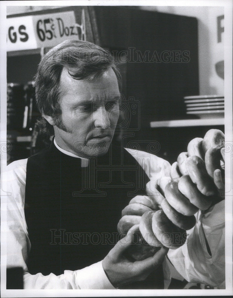 1972 Press Photo Father Mike Fitzgerald, Robert Sampson, Bridget Loves Bernie - Historic Images