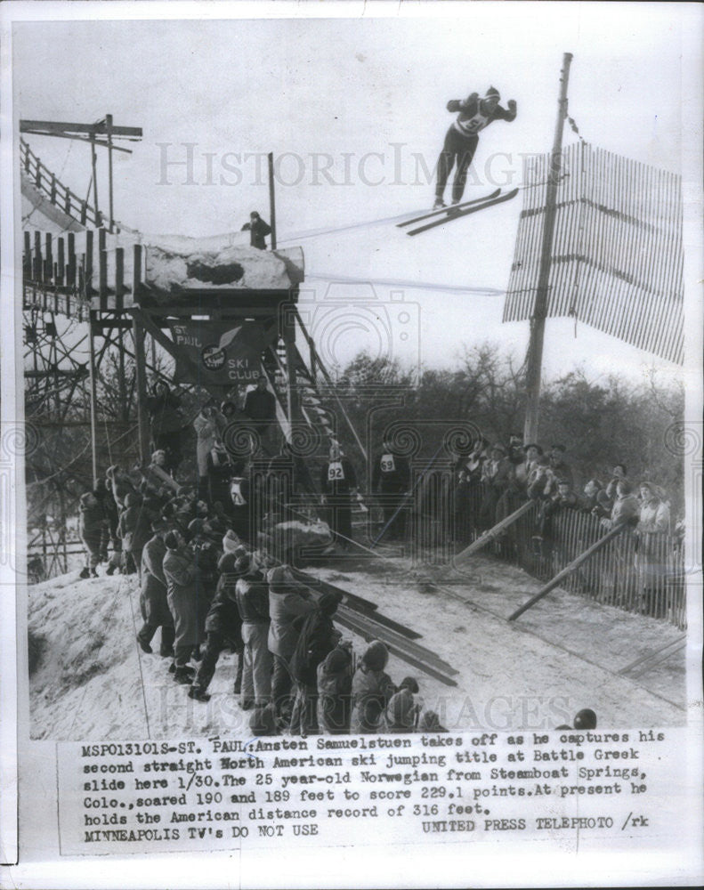 1957 Press Photo Ansten Samuelstuen in mid air at the North American Ski Jumping - Historic Images