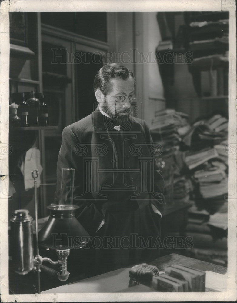 1967 Press Photo Paul Munn the story of Lous pasteur - Historic Images