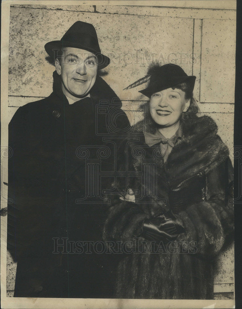1934 Press Photo Dennis King and Ona Munson,actors - Historic Images