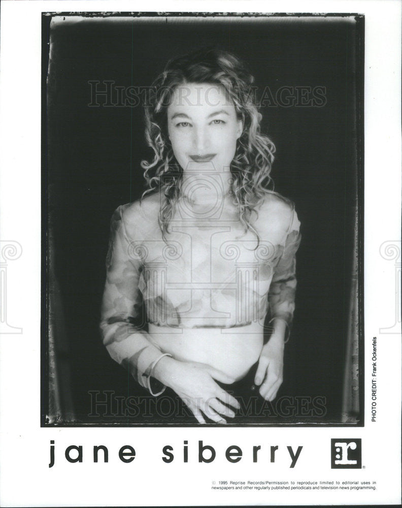 1995 Press Photo Jane Siberry singer &amp; producer of own album &quot;Maria&quot; - Historic Images