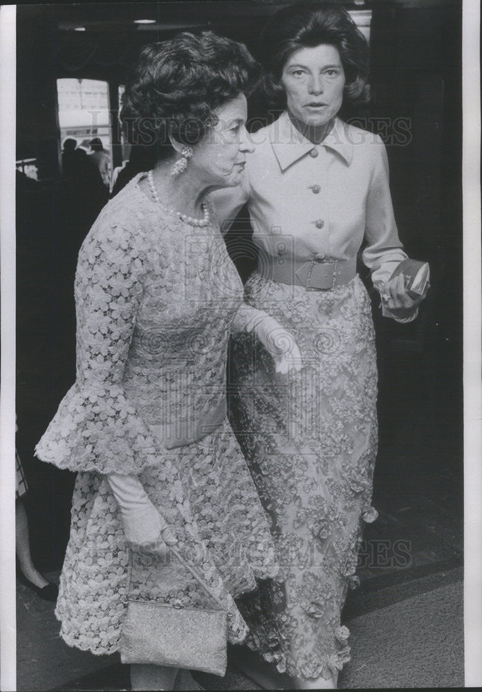 1968 Press Photo Socialites Rose Kennedy Eunice Shriver Walking In Chicago - Historic Images