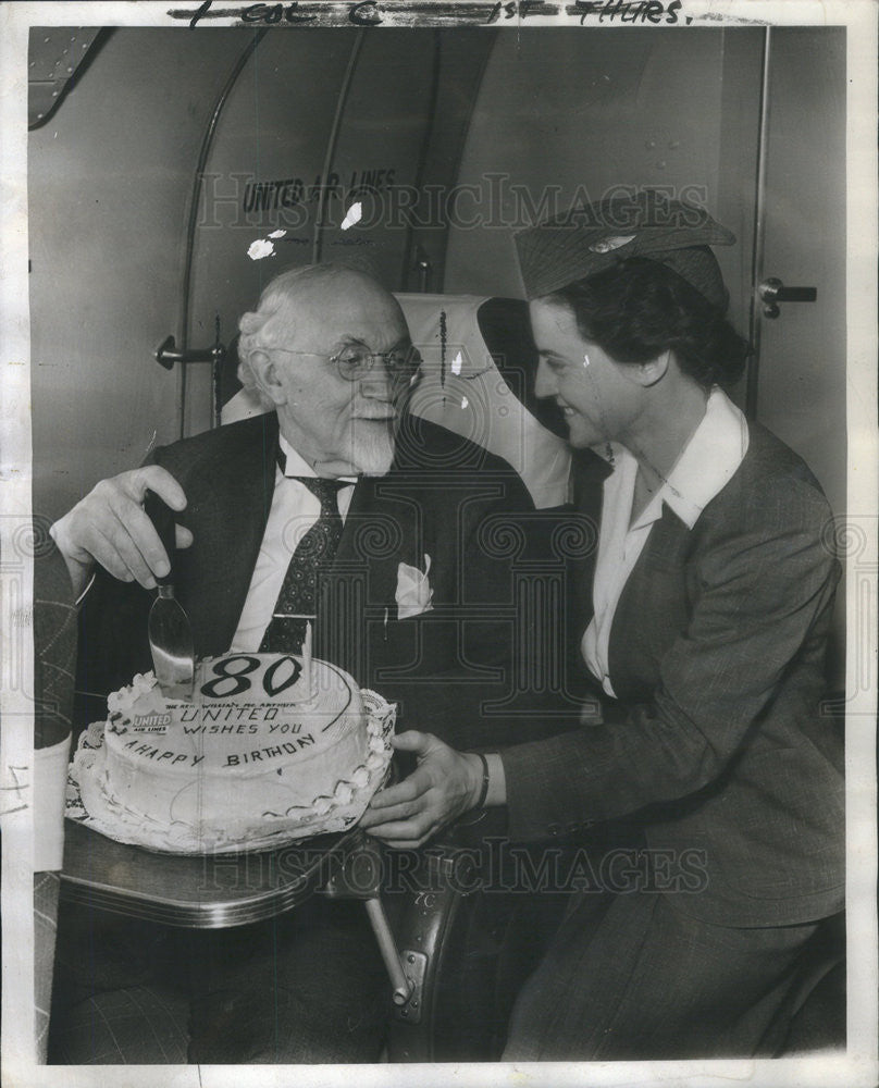 1949 Press Photo Reverend William MacArthur Celebrating 80th Birthday On Plane - Historic Images