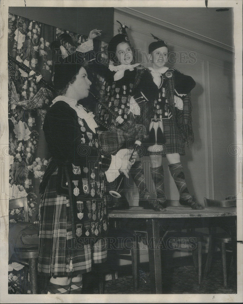 1948 Press Photo Margaret MacDonald,Virginia Richardson,Thomas  McInnis - Historic Images