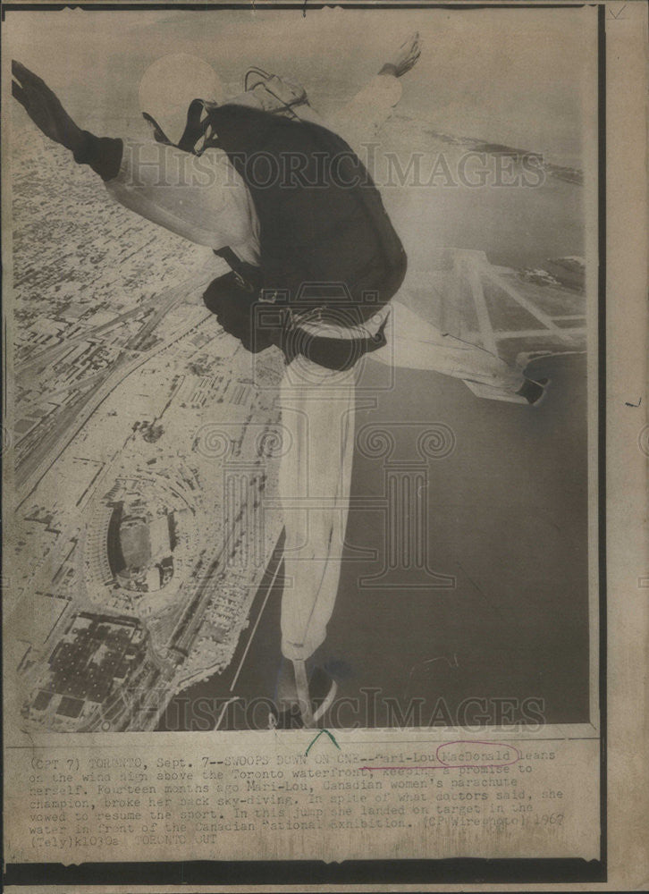 1967 Press Photo Canadian Parachute Champ Mari-Lou MacDonald&#39;s Comeback Jump - Historic Images