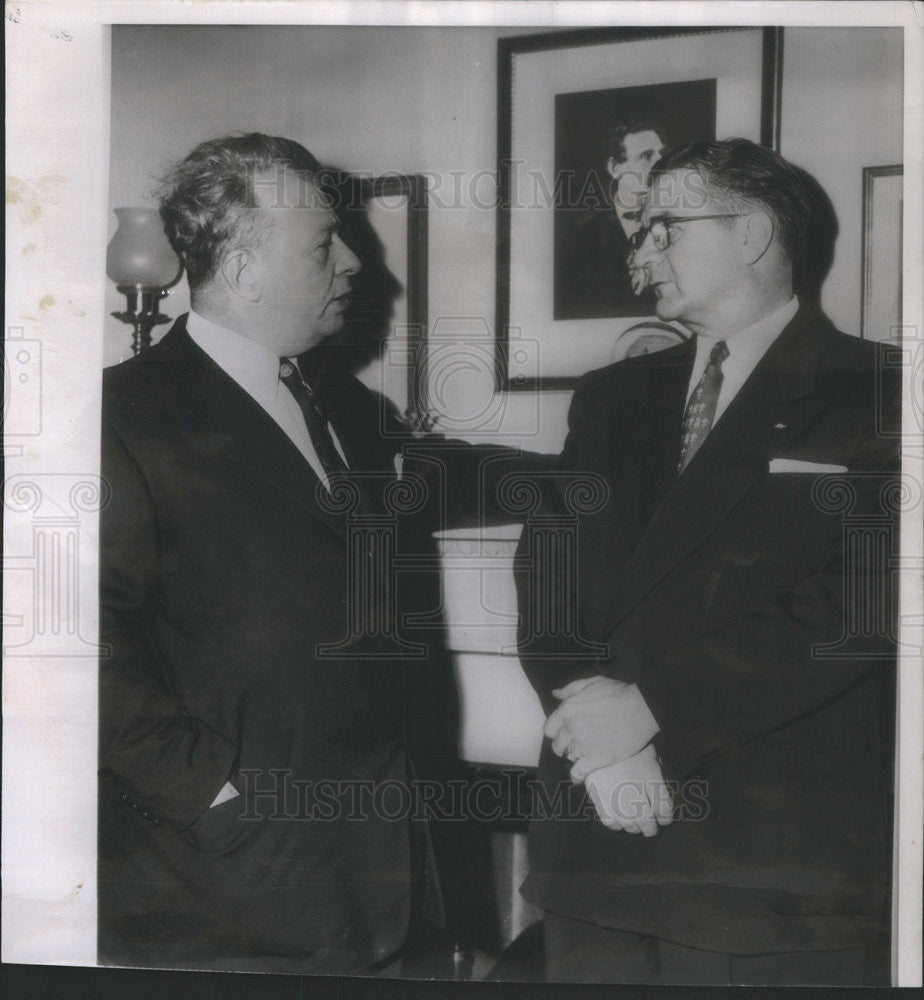 1956 Press Photo Clifford M. Raemer and Senator Dirksen. - Historic Images