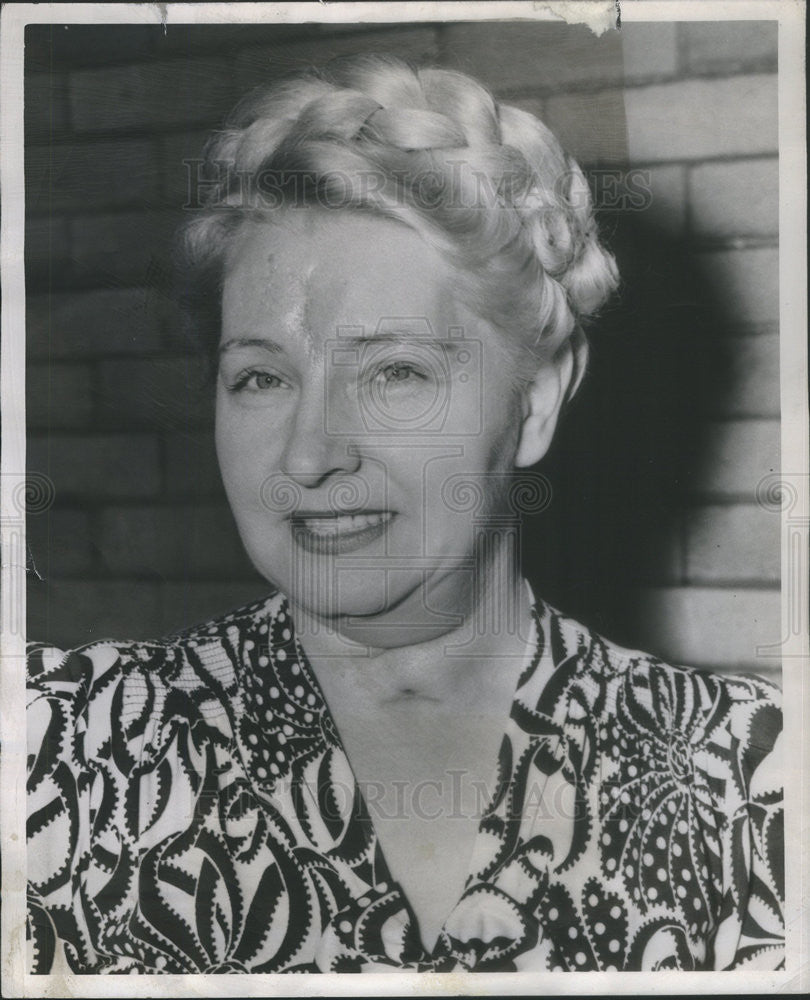 1947 Press Photo Esther Rapp after husband tried to murder her - Historic Images