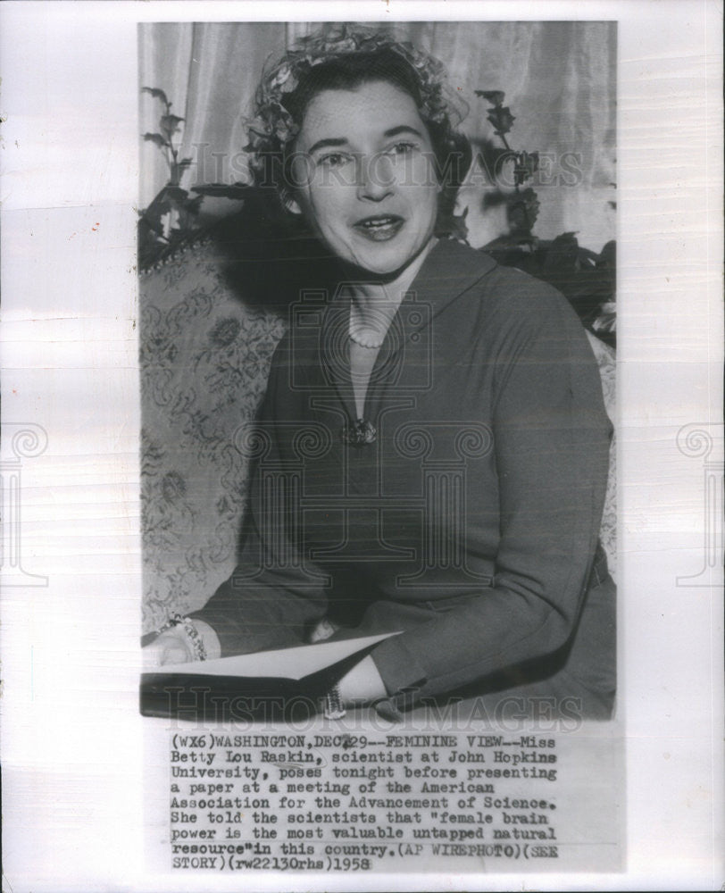 1958 Press Photo Betty Lou Raskin,scientist at John Hopkins U - Historic Images