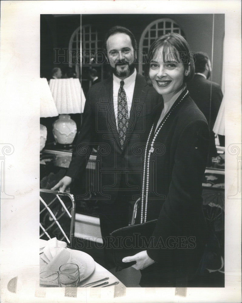 1991 Press Photo Isabella Rossellini Reception Racquet Club Guest Gary Witkin - Historic Images
