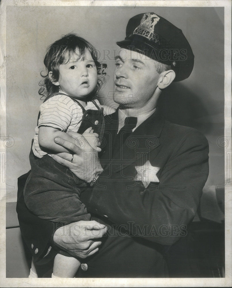 1952 Press Photo Jerry O&#39;Connell Policeman Woodlawn Chicago - Historic Images