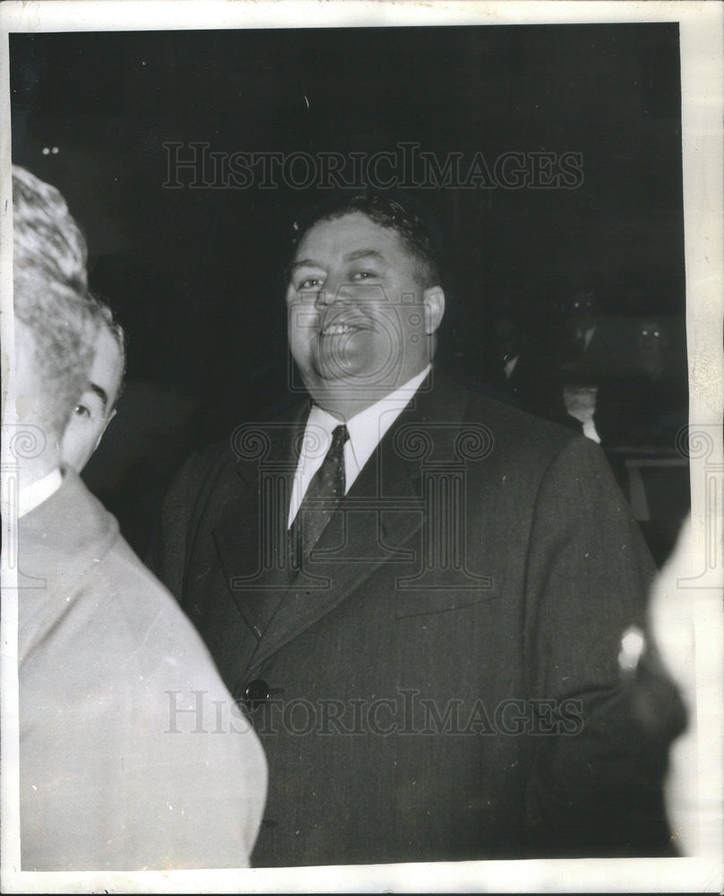 1942 Press Photo Lawrence O&#39;Connell Leaving Court Charged with Embezzlement - Historic Images