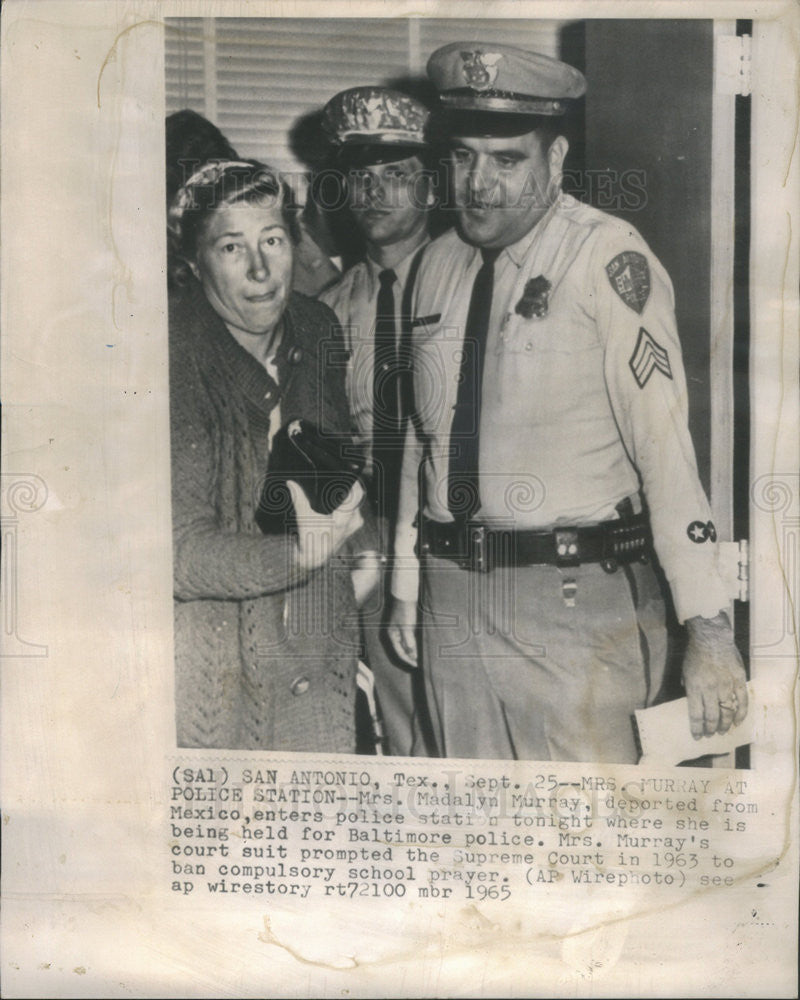 1965 Press Photo   Mrs Madalyn Murray Atheist Being Deported From Mexico - Historic Images