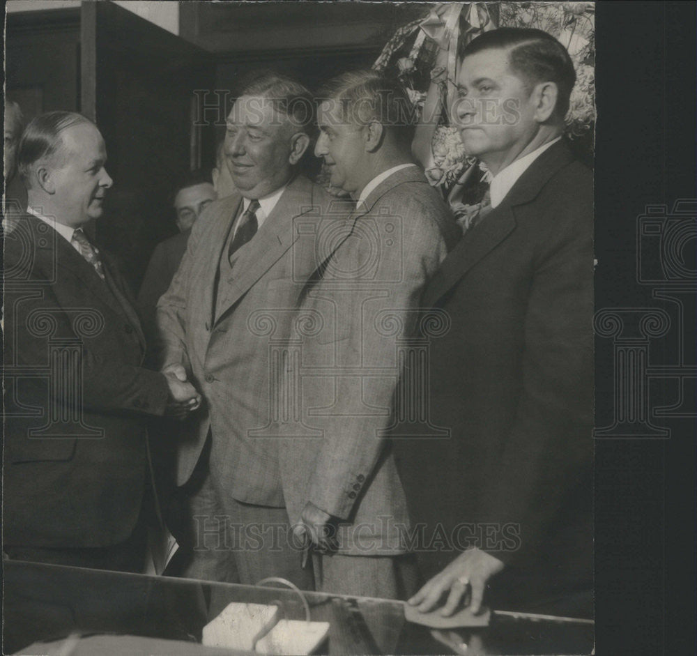 1927 Press Photo Judge N.J. Lindody shaking hand of Martin J.O&#39;Brien - Historic Images