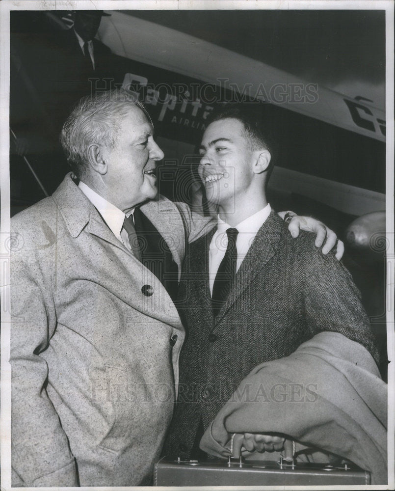 1958 Press Photo Pat O&#39;Brien Terrance O&#39;Brien Midway Airport - Historic Images