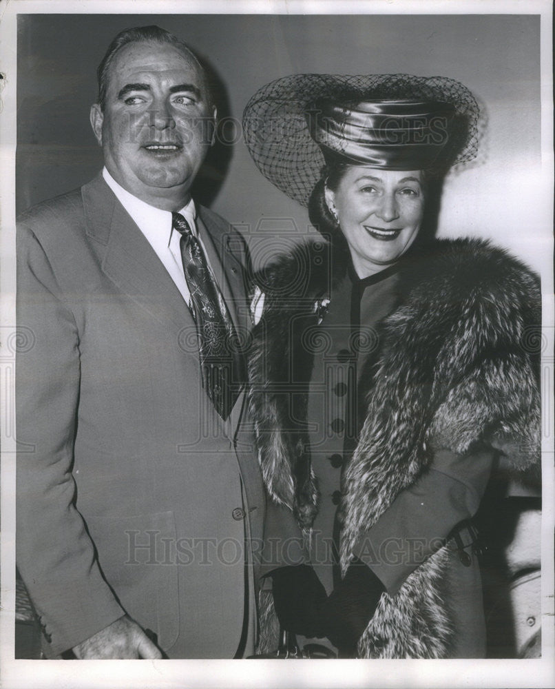 1947 Press Photo Mr And Mrs Pat O&#39;Brien On Way To NYC For World Series - Historic Images