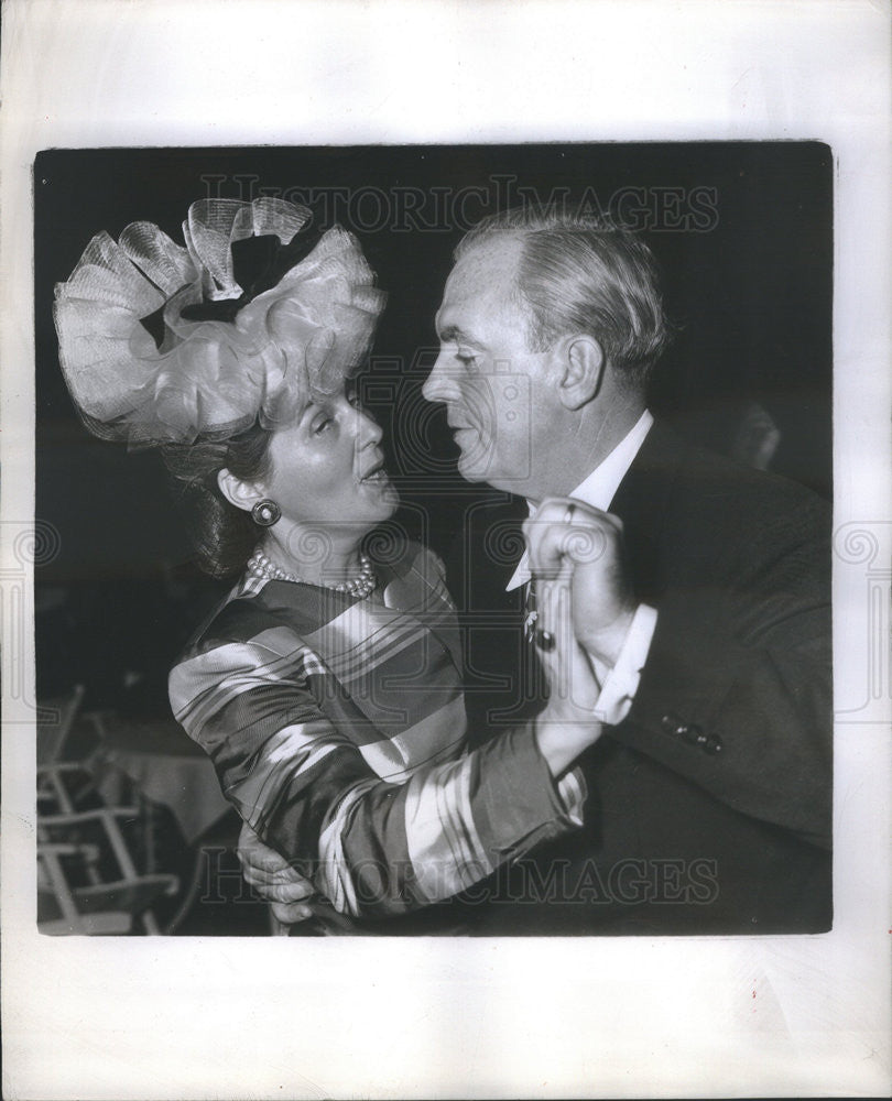 1947 Press Photo Pat Eloise O&#39;Brien Dancing 16th Wedding Anniversary - Historic Images