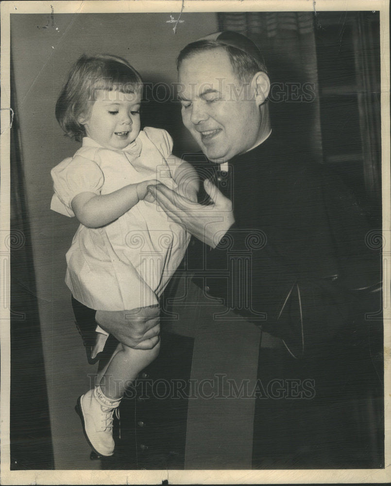 1949 Press Photo Bishop William A O&#39;Connor and Mary at her orphanage - Historic Images