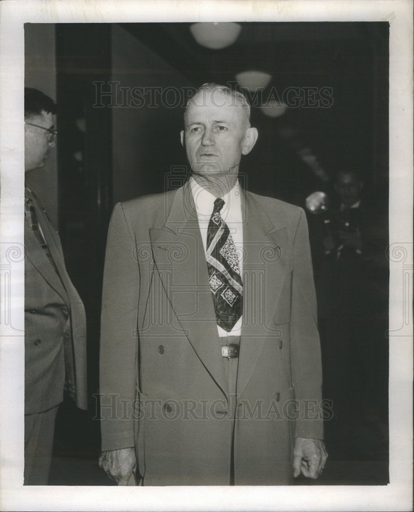 1950 Press Photo Joliet Chief Ernest Overby Wearing Suit Inside Building - Historic Images