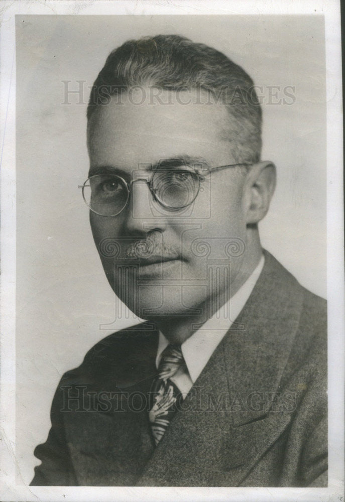 1947 Press Photo Dr Vincent John O&#39;Connor Dept of Urology - Historic Images