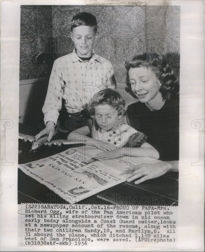 1956 Press Photo Mrs. Richard Ogg American Pilot&#39;s Wife - Historic Images