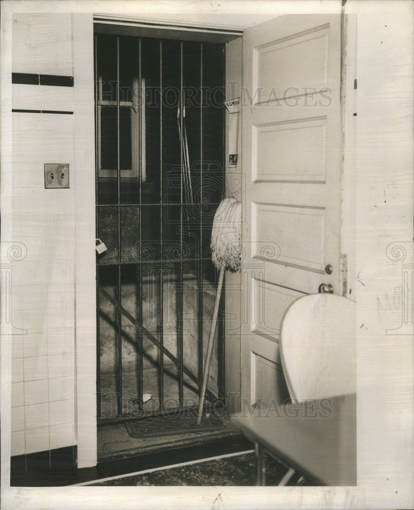 1939 Press Photo Edward J O&#39;Hare&#39;s apartment guarded by steel bar door - Historic Images