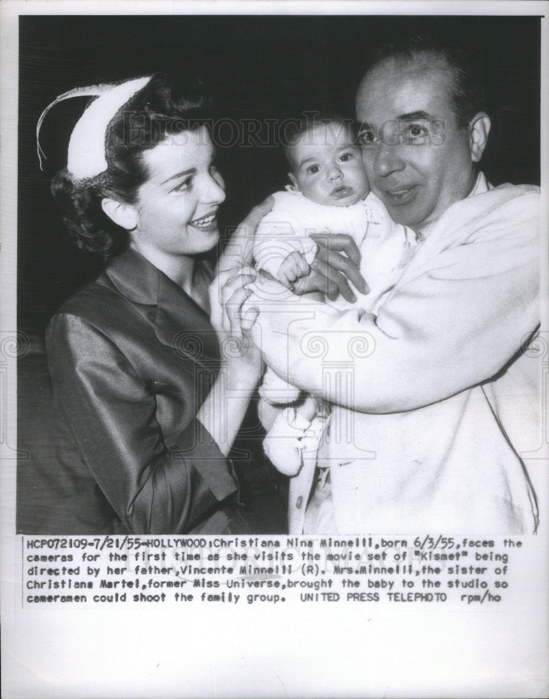 1955 Press Photo Christina Nina Minnelli  with father Vincent Minnelli &amp; Mother - Historic Images