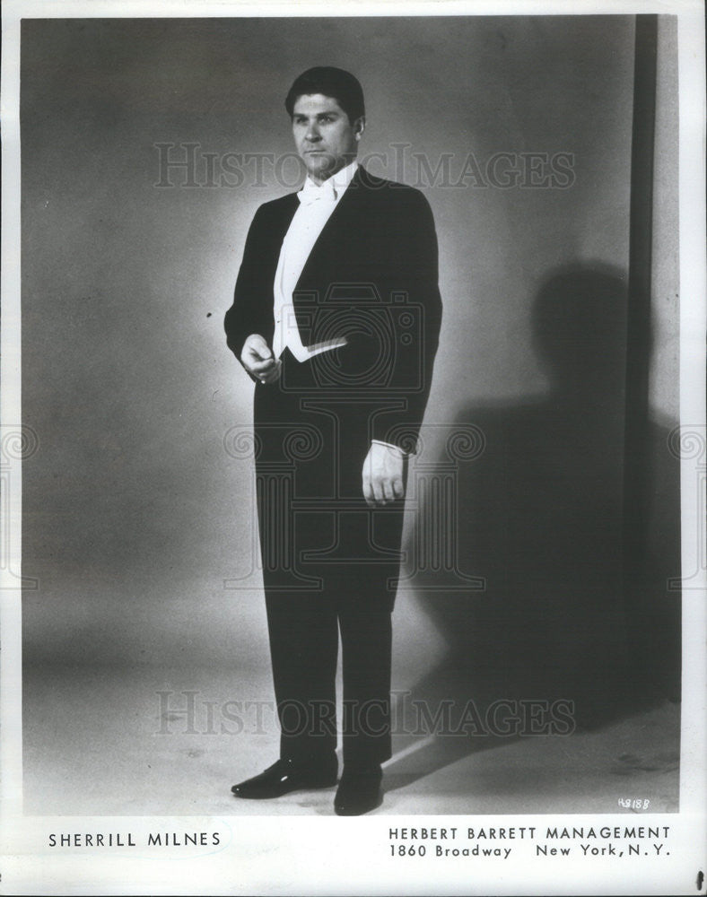 1977 Press Photo Copy Sherrill Milnes Posing In Tuxedo Looking Dignified - Historic Images