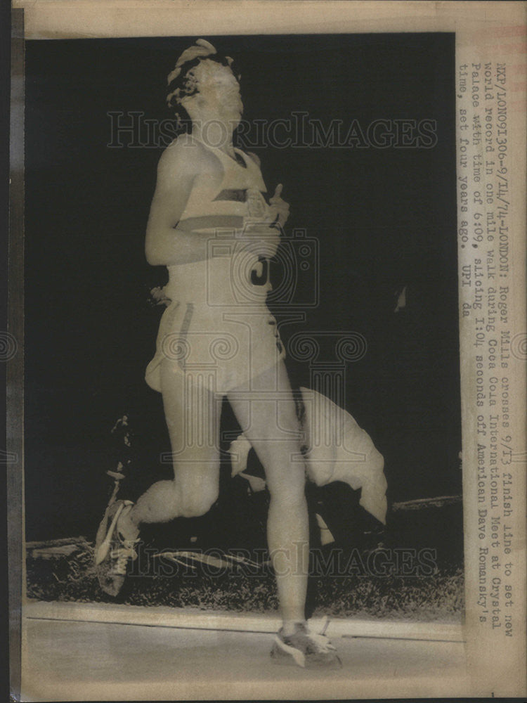 1974 Press Photo Roger Mills Sets World Record In One Mile Walk - Historic Images