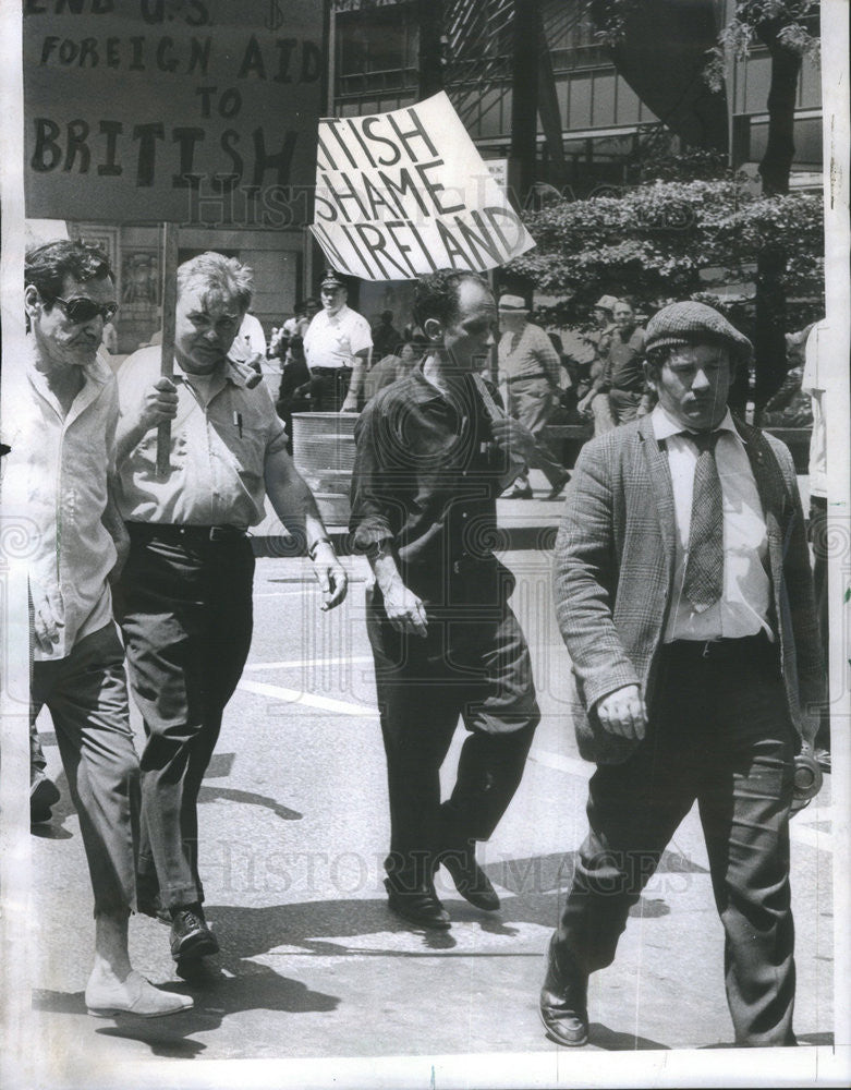 1970 Press Photo Gerold O&#39;Meill leads demonstration of Norther Ire. Civil Rts Org - Historic Images