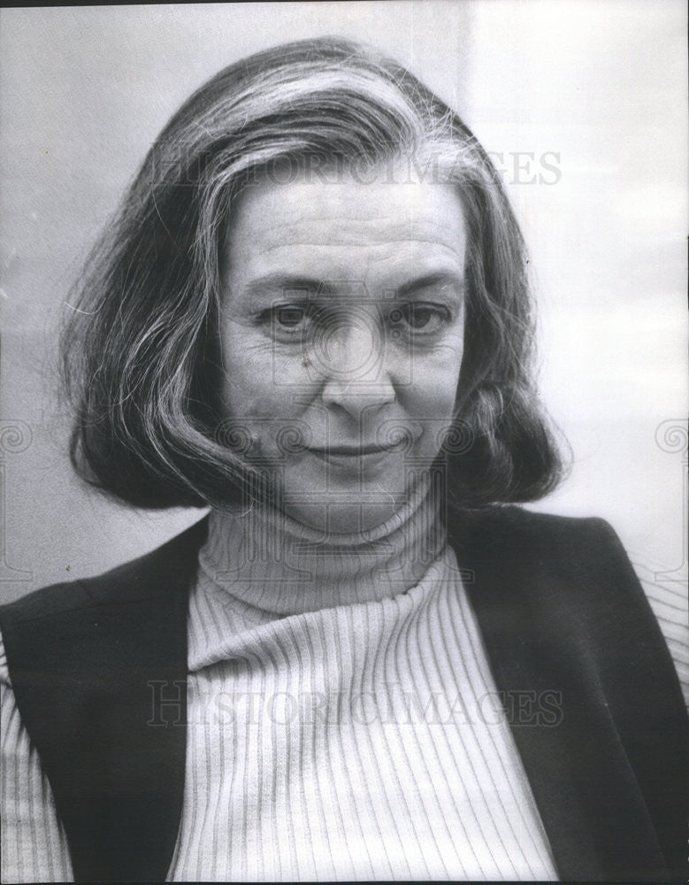 1975 Press Photo Mrs George O&#39;Neill, author - Historic Images