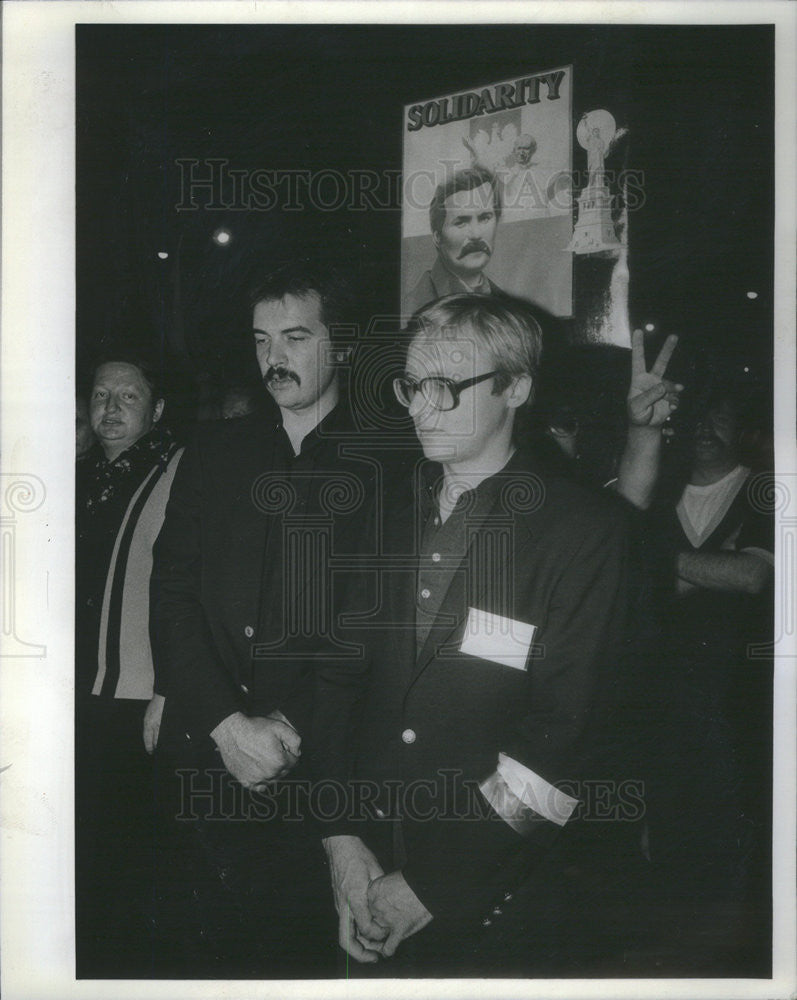 1982 Press Photo Roman Koperski and Christopher Rac with Polish demonstators - Historic Images