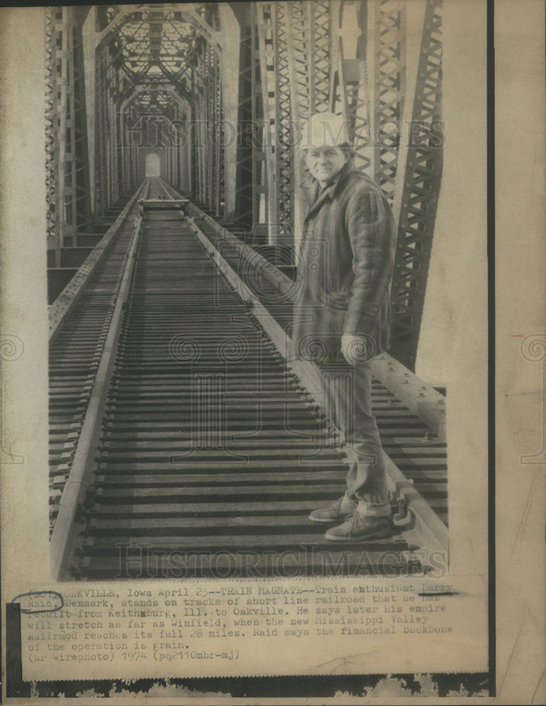 1974 Press Photo Larry Raid Train Enthusiast in Denmark - Historic Images