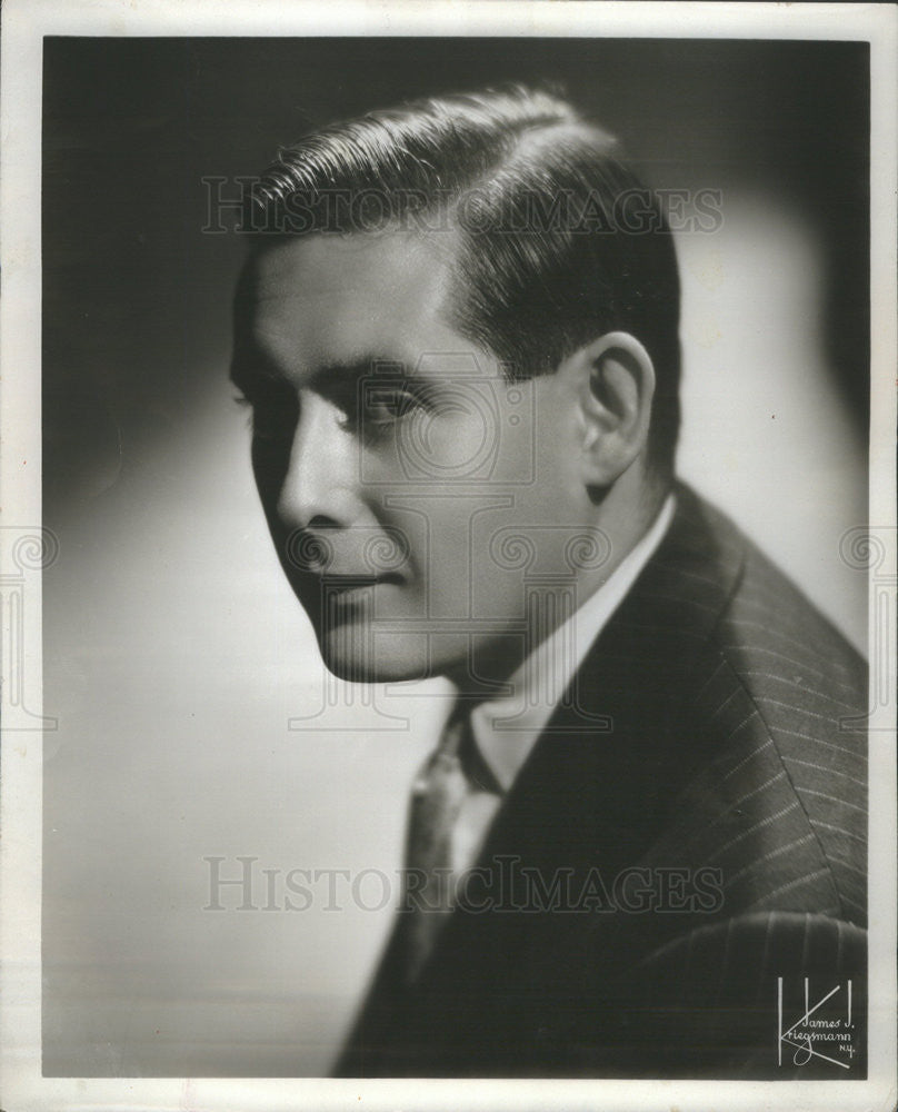 1975 Press Photo of theater critic William A. Raidy - Historic Images