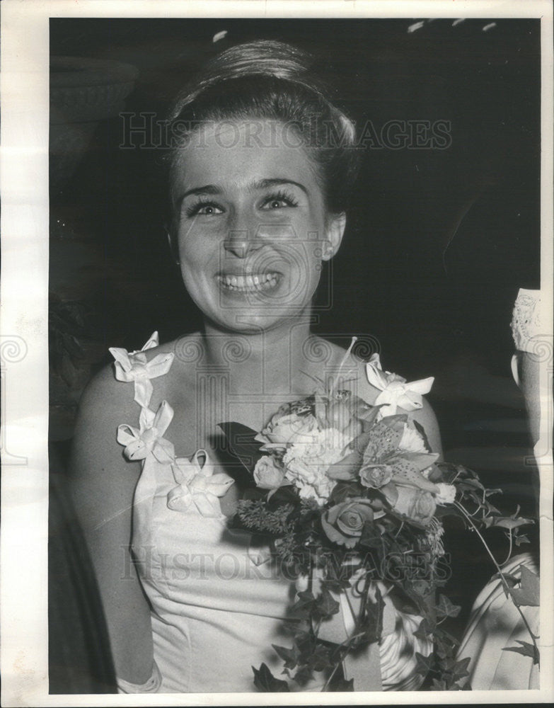 1963 Press Photo Susan Pushkin June Ball Infant Welfare Society Evanston - Historic Images