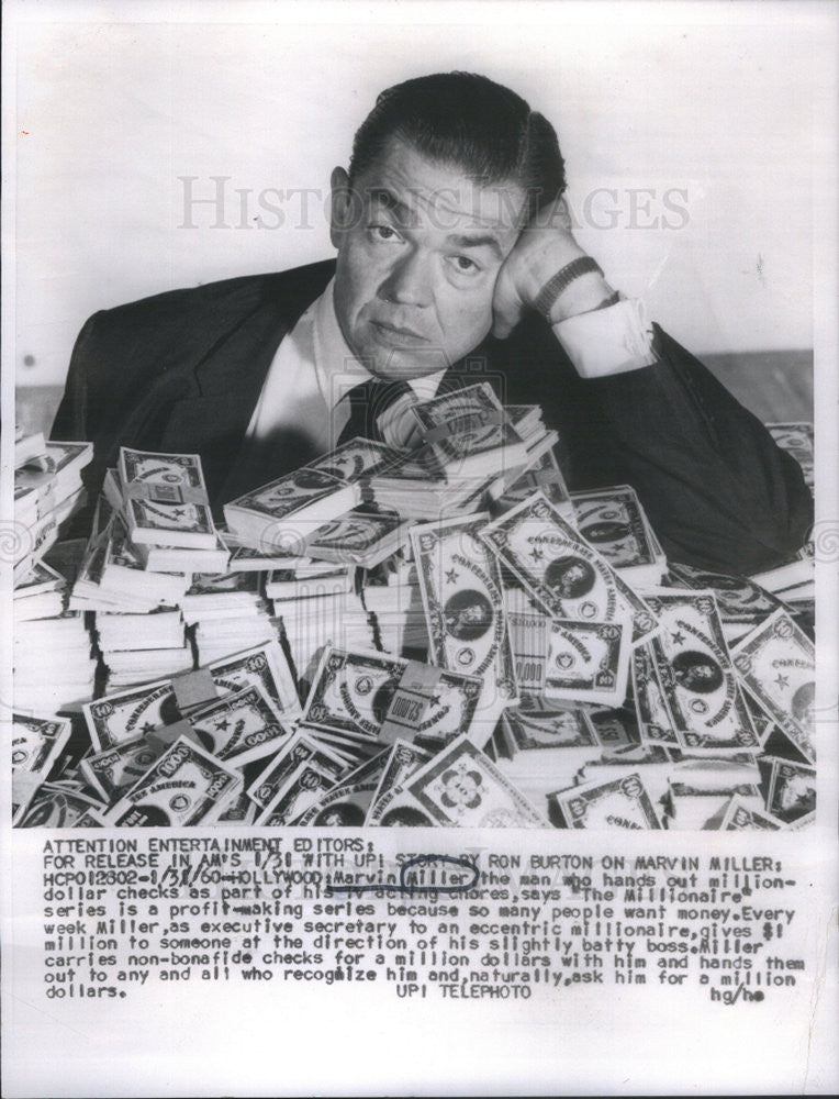 1960 Press Photo Marvin Miller give way $1 million dollars on TV show. - Historic Images