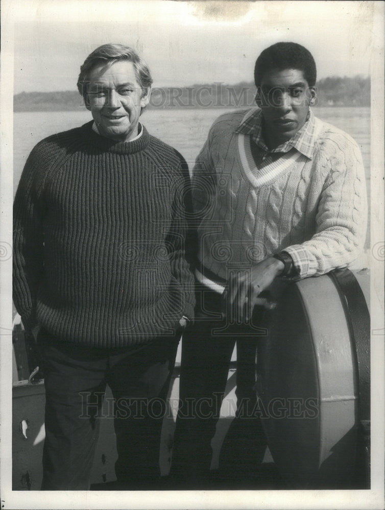 1983 Press Photo Ralph Waite Actor Stan Shaw Mississippi Television Series - Historic Images