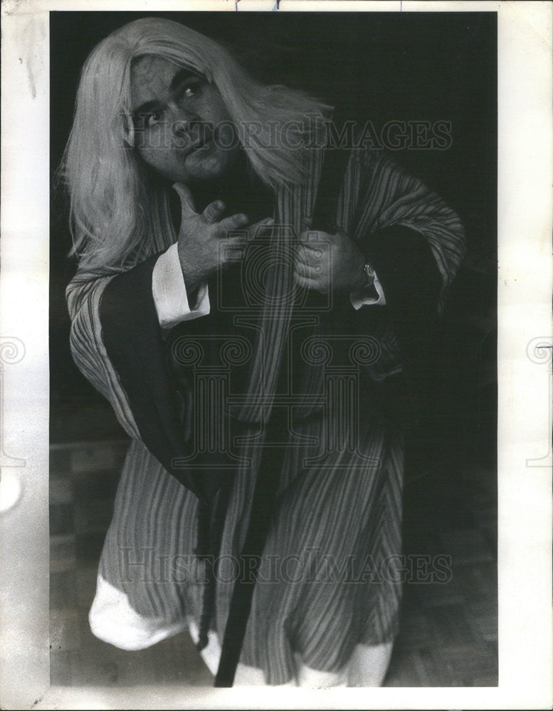 1972 Press Photo Bob Gibson Plays Nosh in &quot;It Certainly Isn&#39;t Baked Beans&quot; - Historic Images