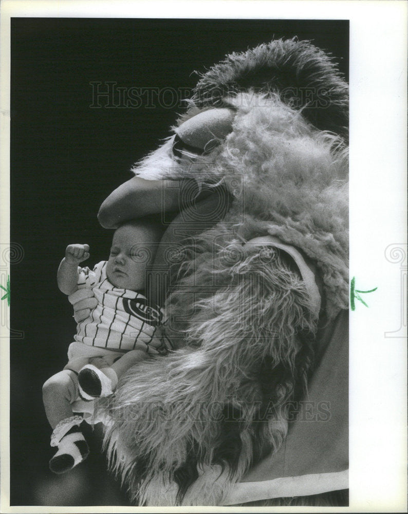 1983 Press Photo Chicken holding a baby at a Cubs&#39; game. - Historic Images