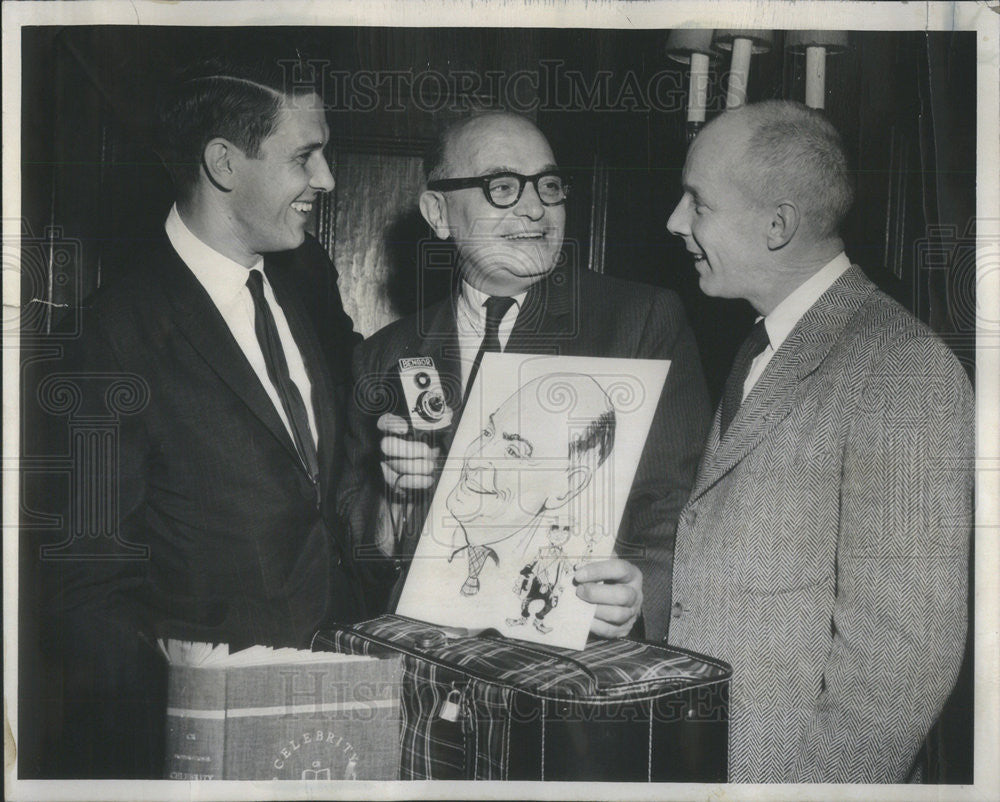 1959 Press Photo Mike Rotunna who has Coverred Midway Dist Sales Airlines. - Historic Images