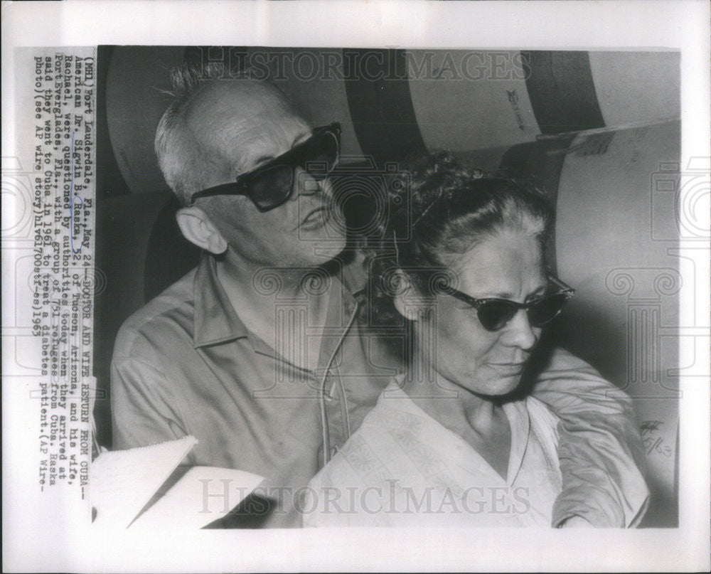 1963 Press Photo Dr. Sigwin Raska Wife Rachael Refugees Cuba - Historic Images