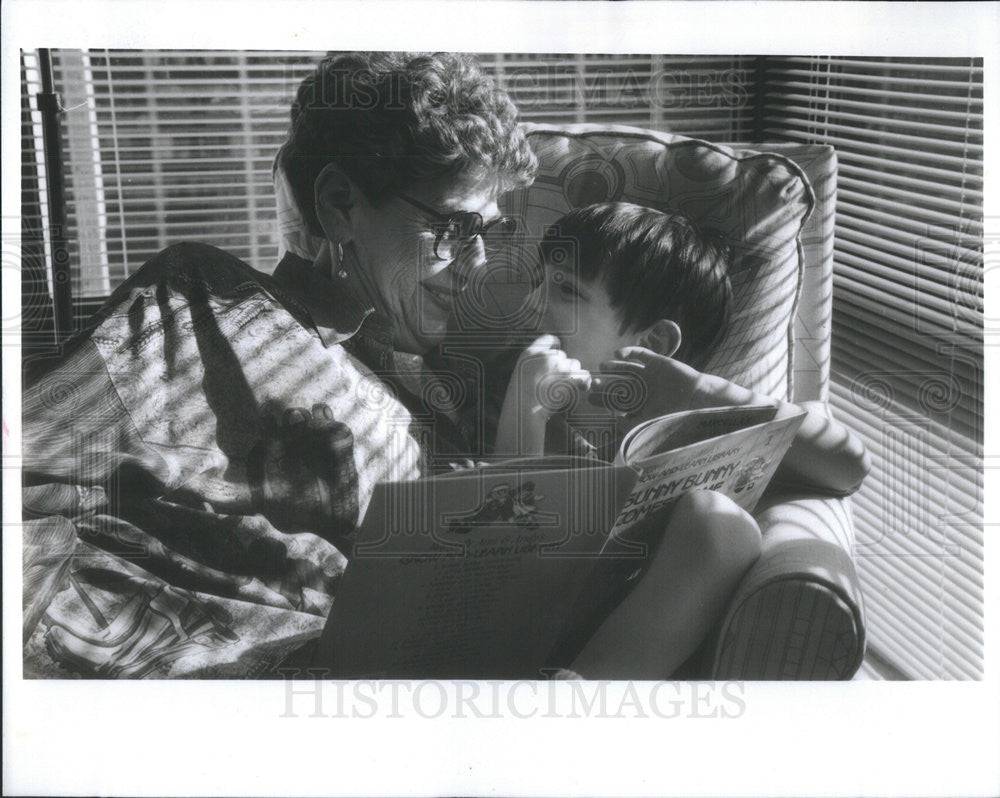 1994 Press Photo Ruth Rothstein and grandson Max - Historic Images