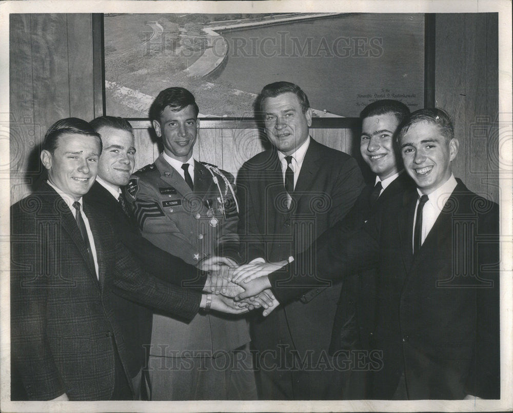 1965 Press Photo Chicago youths meet with Rep. Dan Rostenkowski - Historic Images