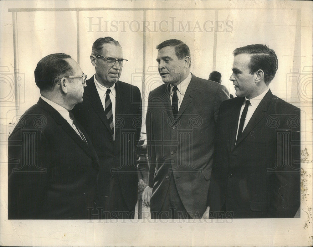 1965 Press Photo Joseph T. Meek, Merchant Assoc. Robert Brooker Montgomery Ward - Historic Images